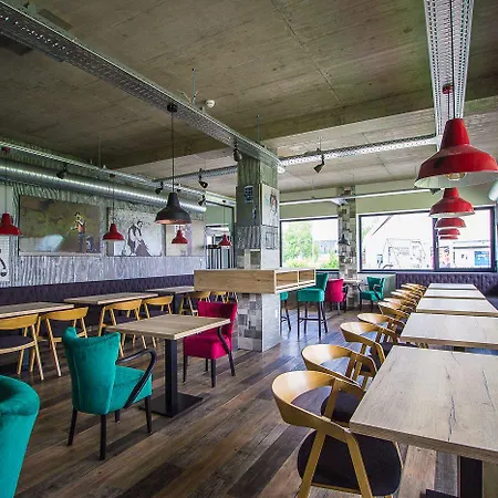 & Bistro 63 מלון 3*